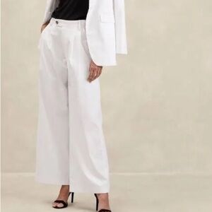 Banana Republic Linen-Blend Wide-Leg
Pleated Trouser